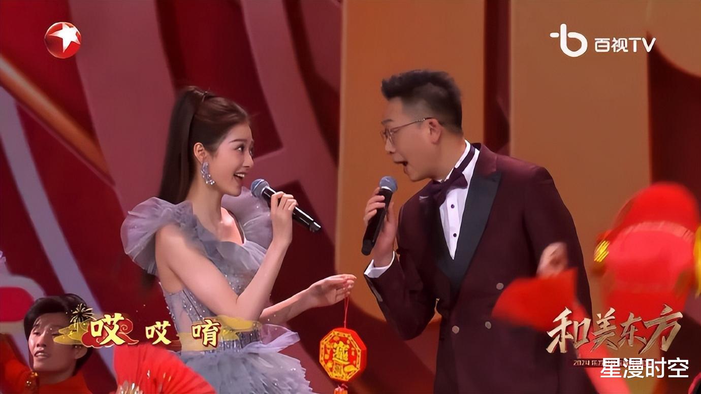 被冯琳元宵节造型美到了!灰蓝长裙高马尾仙气飘飘,笑容甜美治愈