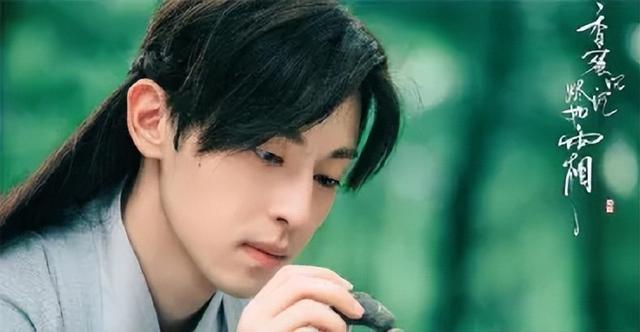 被封杀一年后，邓伦到三线小县城接商务合作，面容消瘦露尖下巴！