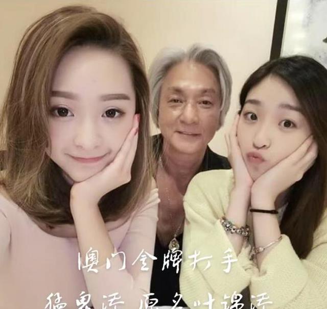 68岁崩牙驹爱将猛鬼添去世，娇妻悲痛悼念，双胞胎女儿很漂亮