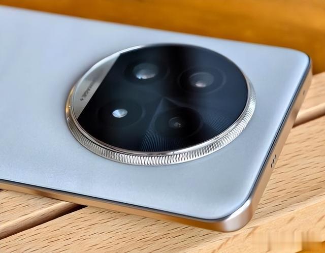 真我“不讲武德”,13 Pro+下调至1799元,成双11黑马!