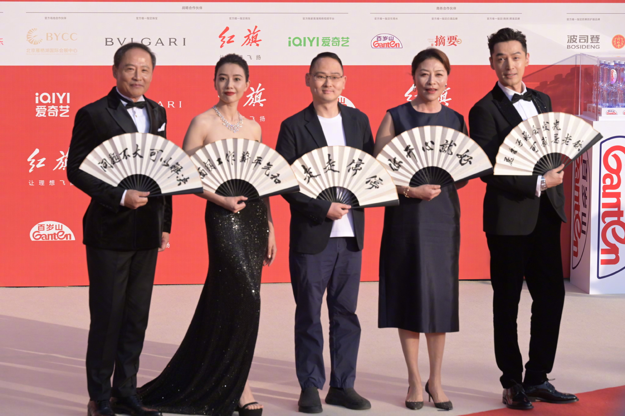 胡歌高圆圆红毯同框，绅士与女神的完美邂逅！