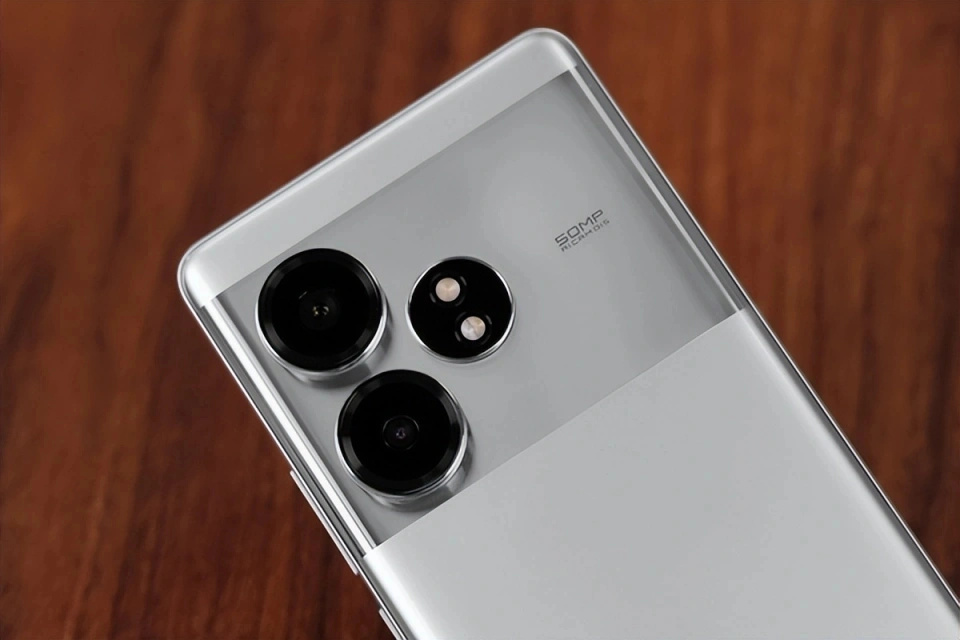 16GB+512GB+8T旗舰屏,跌至1652元,行业“卷王”双11一降再降