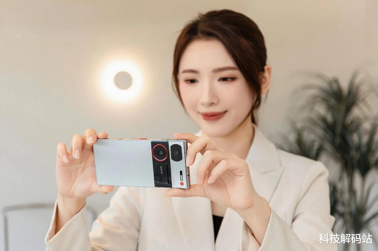 致敬小米MIX?曝努比亚与红魔两款新机搭载1.5K真全屏,6千5以上大电池