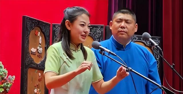 郭德纲改捧26岁女徒弟：像贾玲一脸福相！男徒弟接连塌房损失巨大