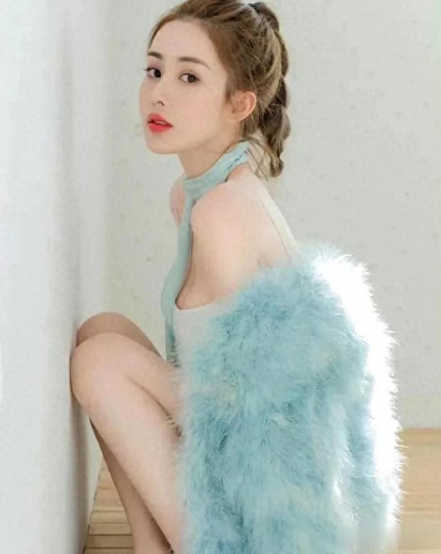 韦雪和小鲜肉男友官宣:前半生找土豪,后半生找小鲜肉