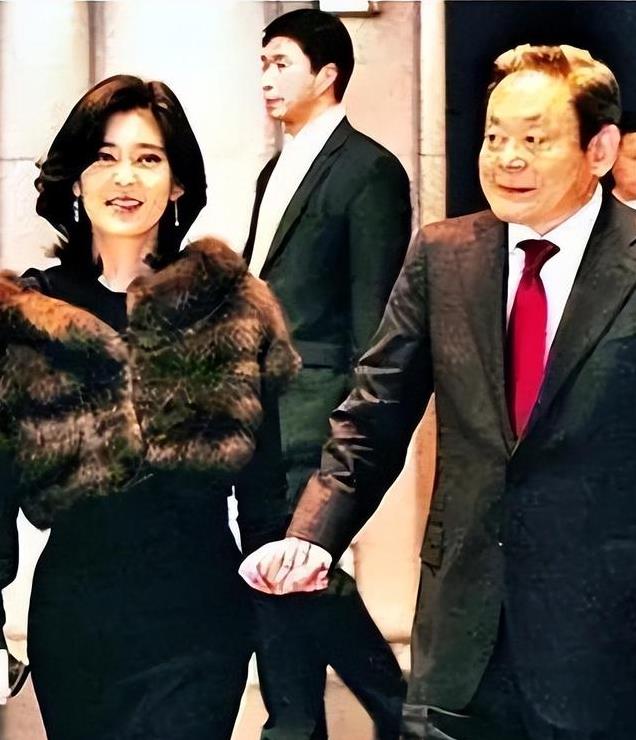 如今才明白,三星长公主李富真,当年下嫁“穷保镖”这步棋有多妙