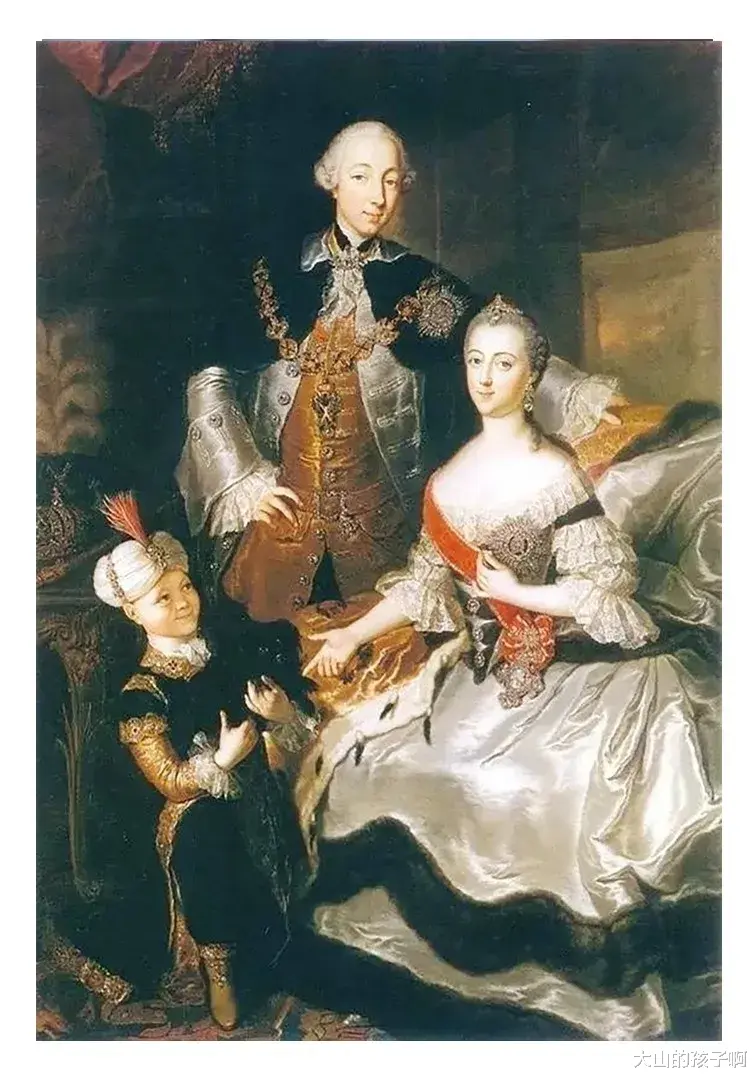 她，一生拥有23个情人，上半身属于体制内，下半身属于娱乐圈