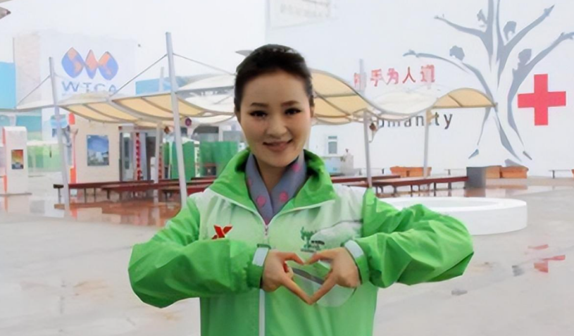 她是第一位博士级歌唱家,天生丽质歌声嘹亮,丈夫的身份也不一般