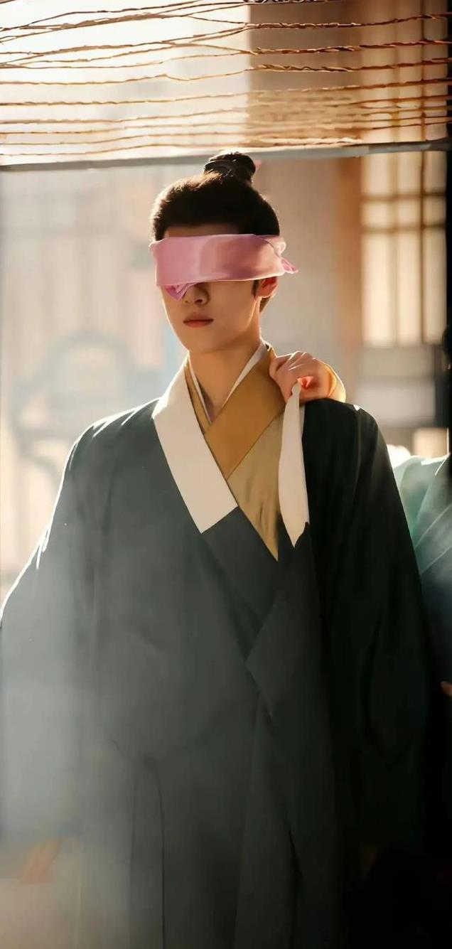 平心而论,内娱真正的绝色美男只有12位,他们酷帅雅痞,清新性感