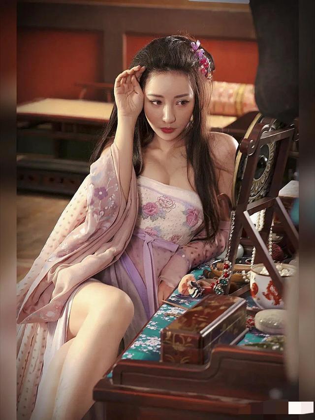 柳岩能火是因为这个身材吧,真是老天赏饭吃!