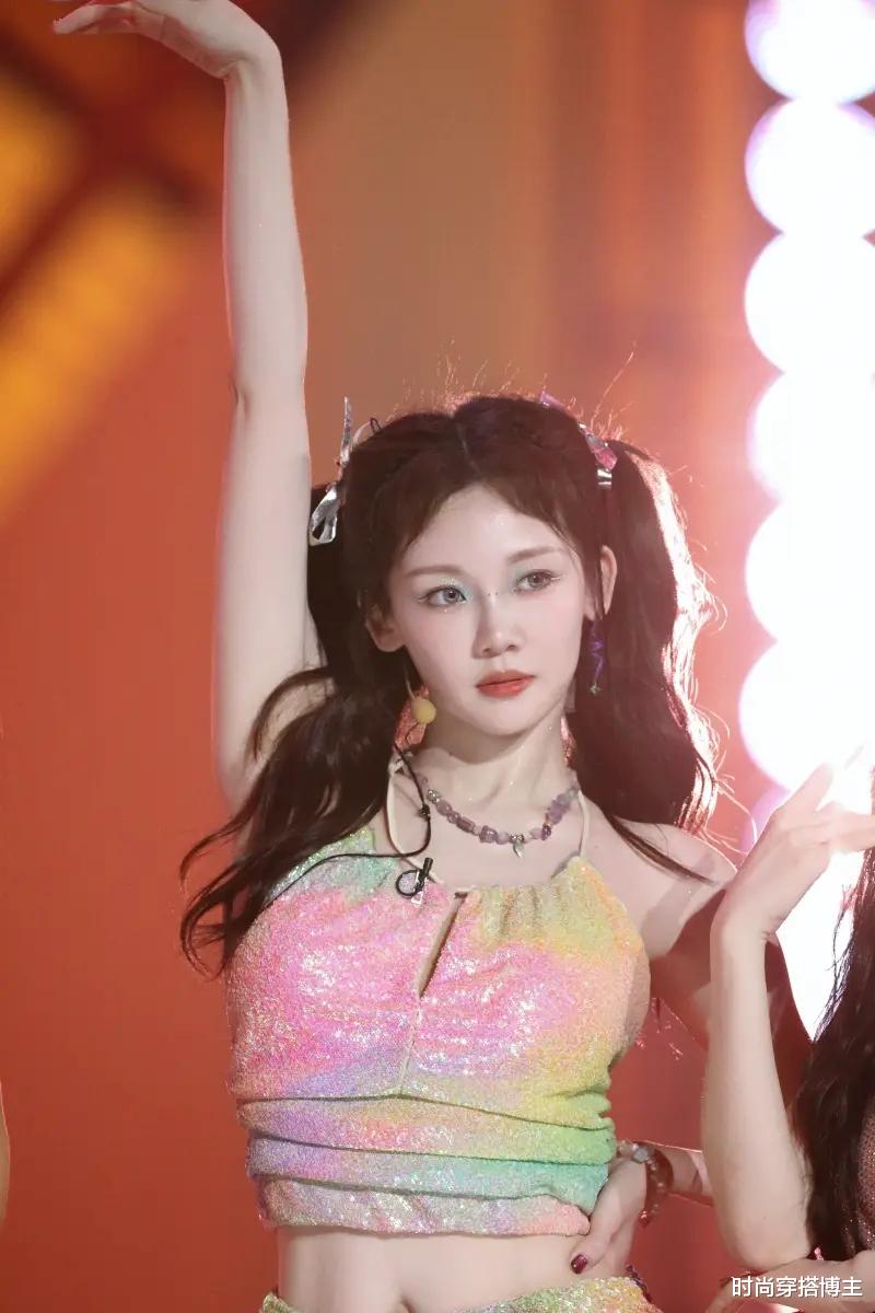 36岁苗苗这一身穿太对！网友：16岁不能再多了！