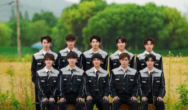 春晚|十个勤天干一年上春晚，内娱人人都想分一杯羹，没人敢走他们的路