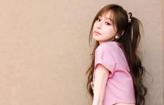 41岁王心凌“身材惊人”当她弯腰那一刻，网友：这谁忍的住啊！