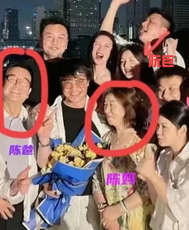 陈思诚老牛吃嫩草！小21岁女友曝光！颜值身材不输前妻佟丽娅！