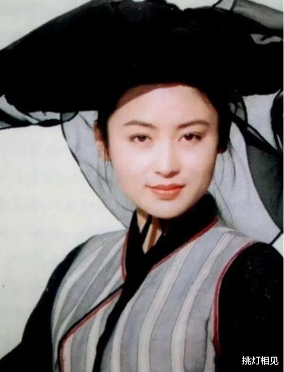 她被称为“大陆第一美人”,两大名导为其着迷,55岁活得像25岁