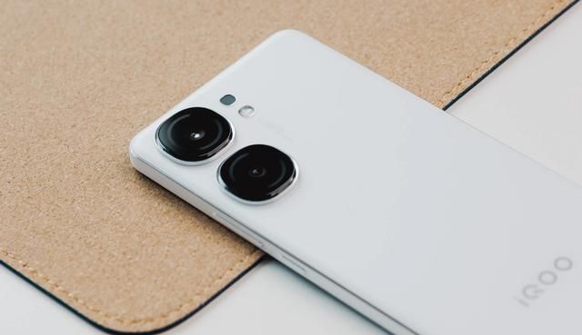 vivo宣布清仓了,骁龙8Gen3旗舰跌至1969元,堪称同价位“黑马”