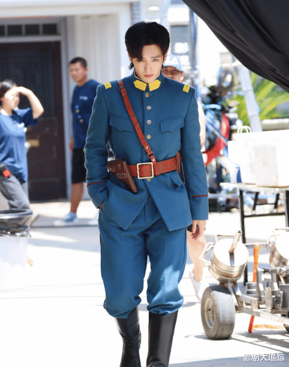 郭敬明新剧《燃霜为昼》开机!女主英姿飒爽,男主身穿军装太迷人
