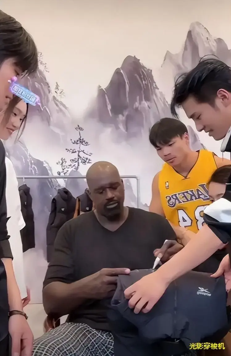 香港这一夜,小杨哥的江湖地位展现的淋漓尽致,TVB众星为其站台