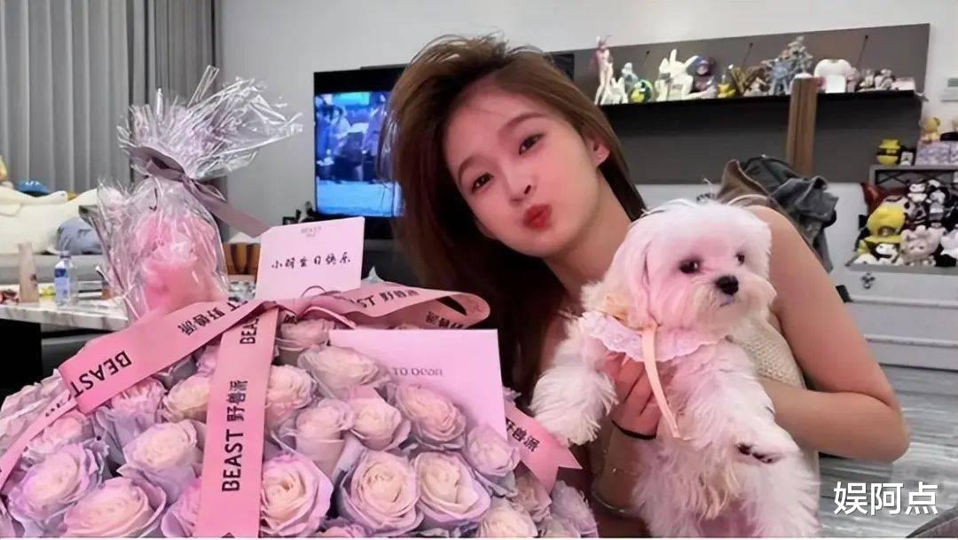 王思聪豪掷7万给女友买包,小羽重回思聪豪宅!深夜晒照宣示主权