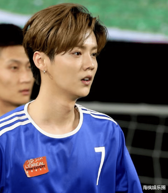 被换发型的鹿晗惊艳了！瘦了一圈，帅得毫不费力，像漫画里的少年