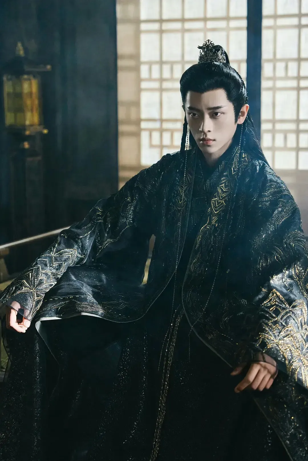 才播两集就冲上榜首!侯明昊搭档陈都灵,这部新剧成2024黑马大作