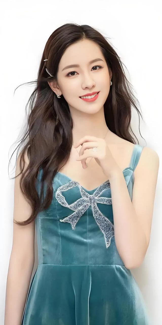 陈都灵，身材拿捏