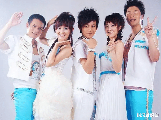 谢娜突然发文，何炅冲上热搜，网友惊了：你俩可真行啊！