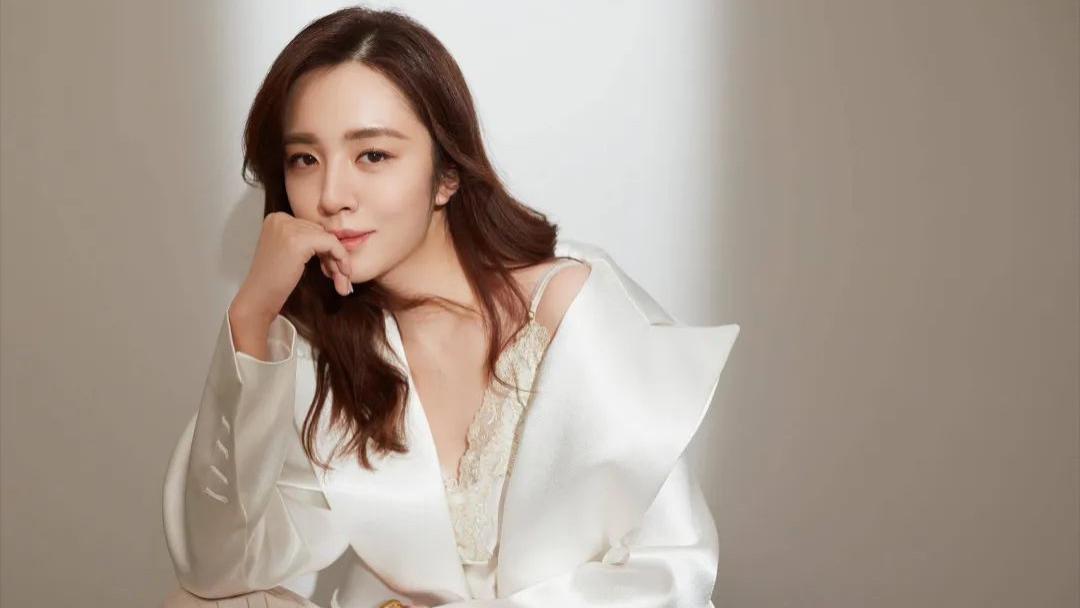 她把胡歌亲到吐，对着张嘉益又狂亲，被称最“豪放”的女演员