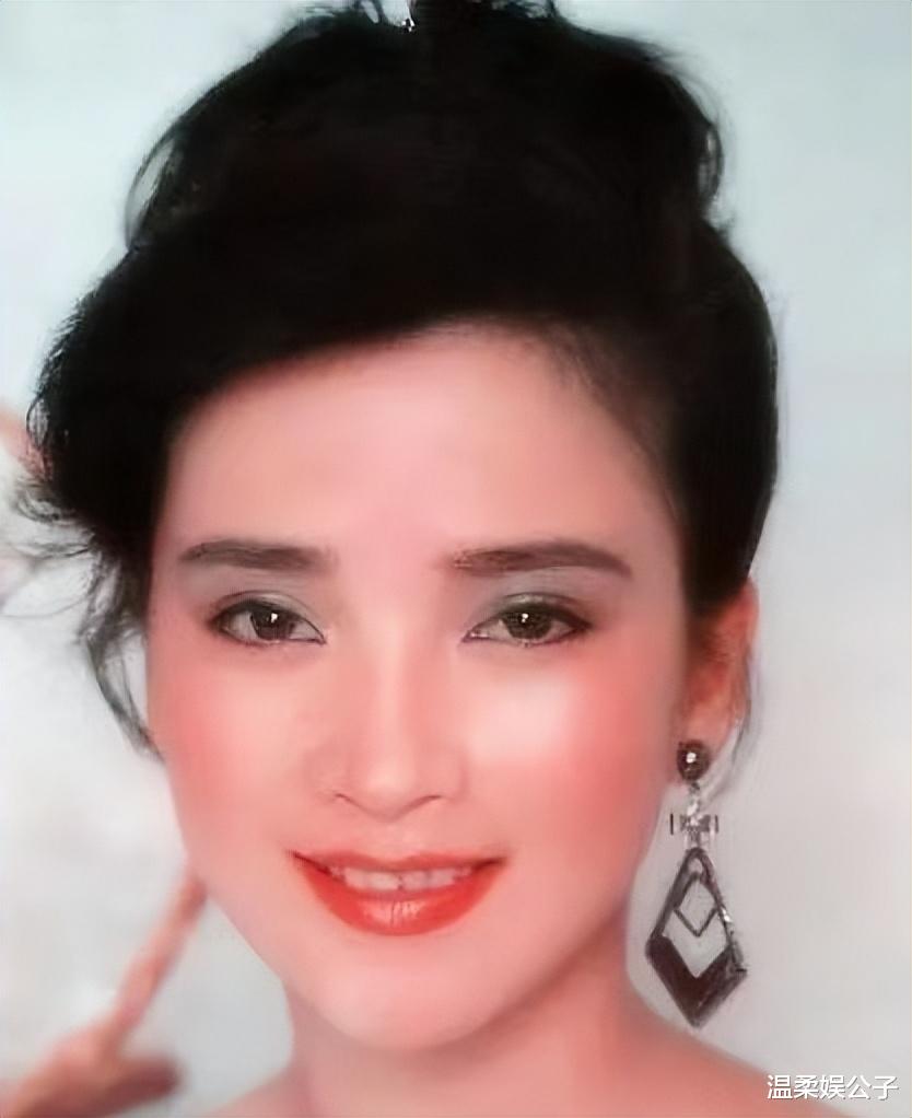 偶然看到国模叶继红的照片，才发现港姐李嘉欣在她面前根本不够看