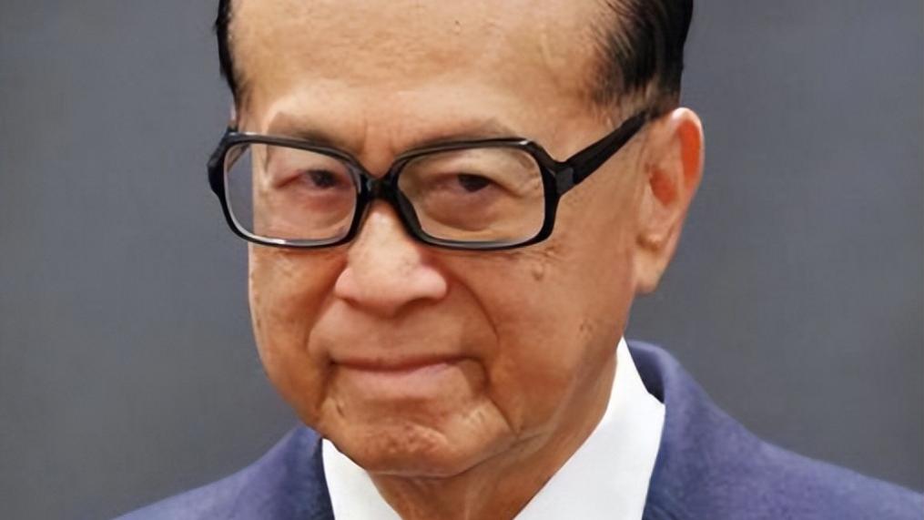 李嘉诚18岁长孙现身，模样似爷爷获3保镖保护，500亿财产或大洗牌