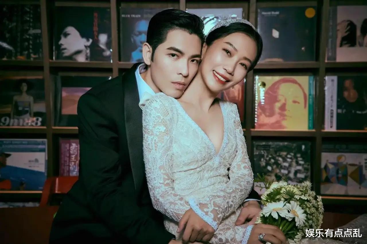 林熙蕾问谢霆锋:萧敬腾林有慧大婚发了多少红包?谢霆锋回复搞笑