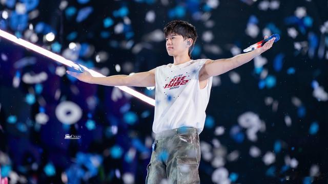 谢娜|爱情的力量：揭秘谢娜为何为张杰退出《快乐男声》主持群