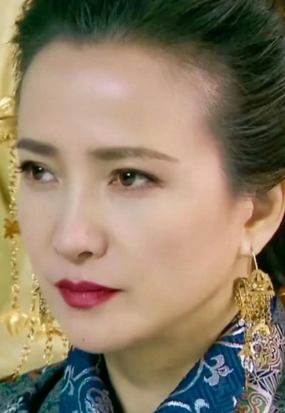 何晴一胖毁所有?梨形身材算不算真美人?看她53岁剧照,就懂了