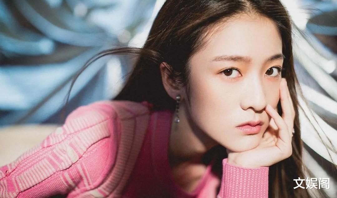 6岁就被导演选中,从当红小花旦跌落神坛,被感情耽误太可惜