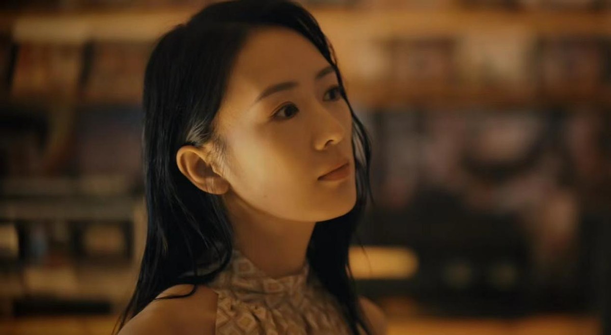 《微暗之火》开播,38岁童瑶风情万种,却被25岁女二号抢走了风头