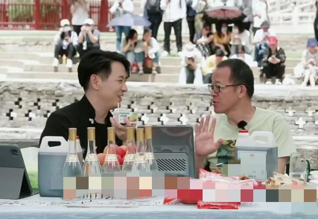 俞敏洪假期放大招，中灿重回直播间做出改变，网友评论引热议