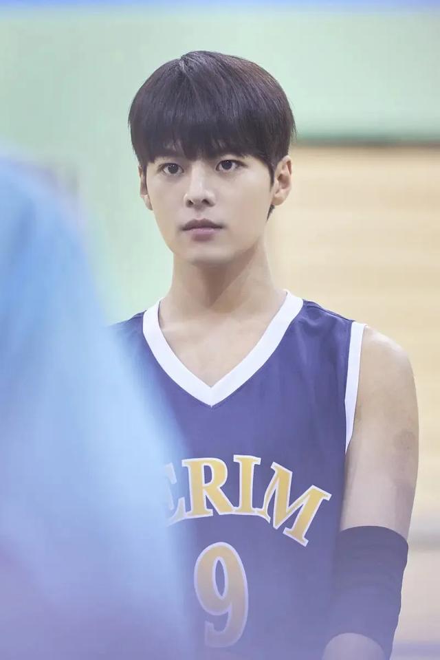 只因长相阳刚俊朗,29岁的他,就已成韩国妈妈粉们的新宠。