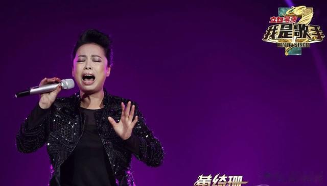 56岁黄绮珊“换脸”成功！龅牙消失，腰肢纤细，演唱会俊俏似少女