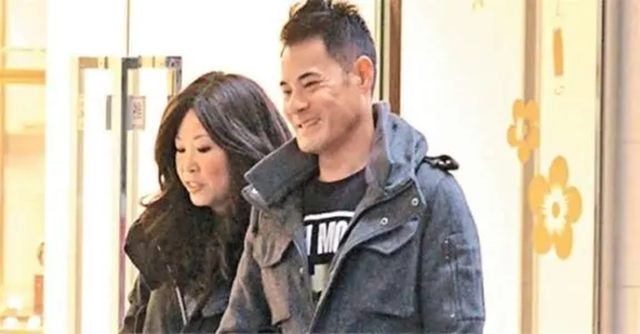 港剧男黄智贤57岁生日！无儿无女认郑嘉颖三子做干儿，全是高颜值