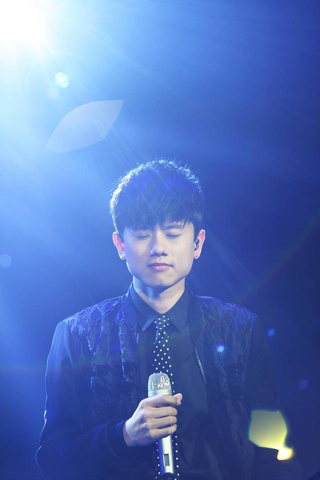 三个女儿轮流住院,张杰马来西亚突发病症,谢娜接连发文好可怜!