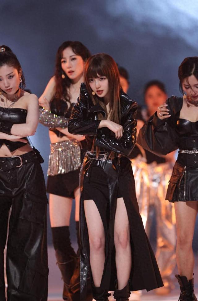 周扬青说韩雪倚老卖老,说何洁聒噪,网友:果然有钱不需要情商!