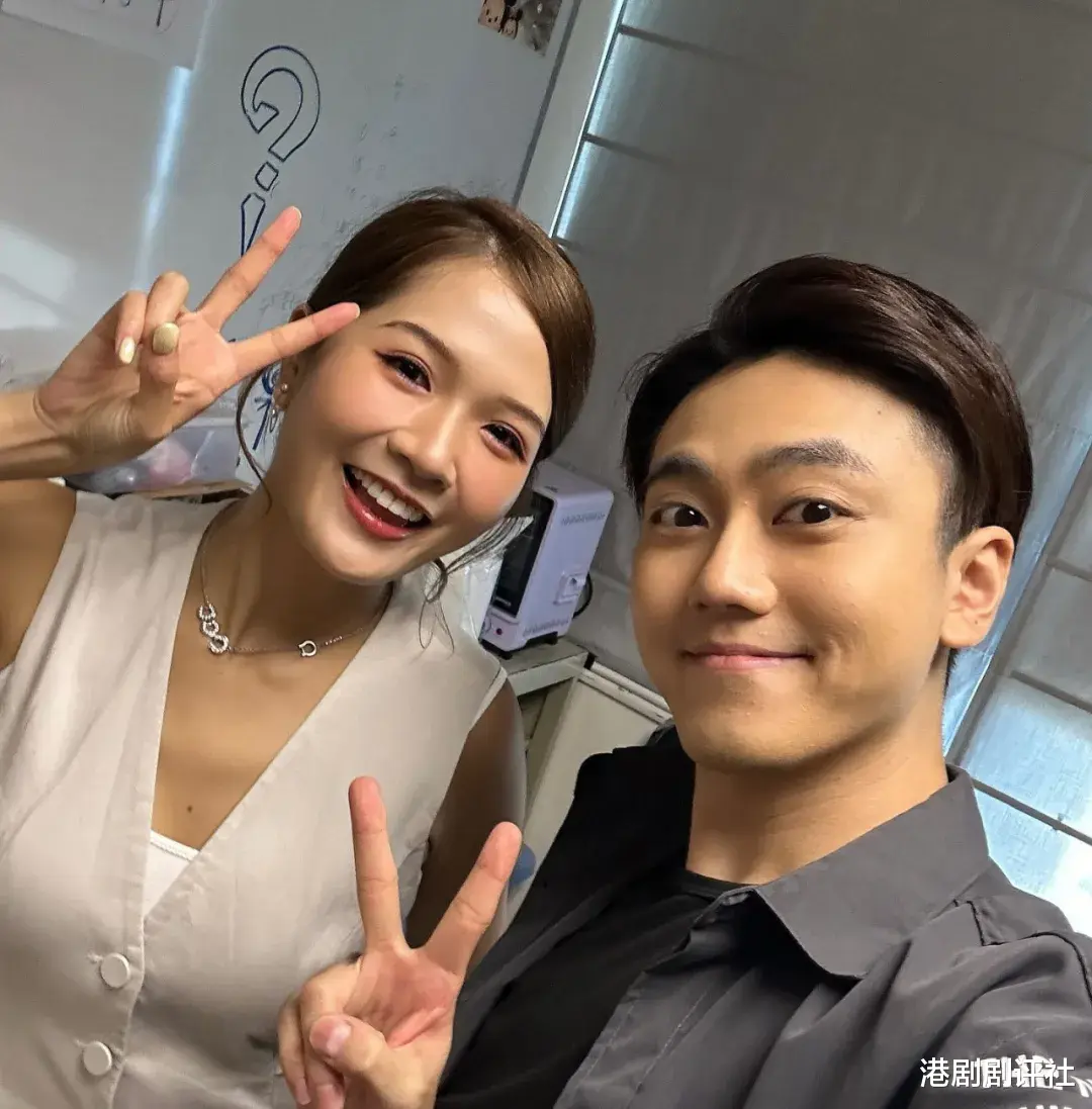 34岁TVB男主持发文宣布离巢，疑重返航空业再做空少，曾被力捧组男团