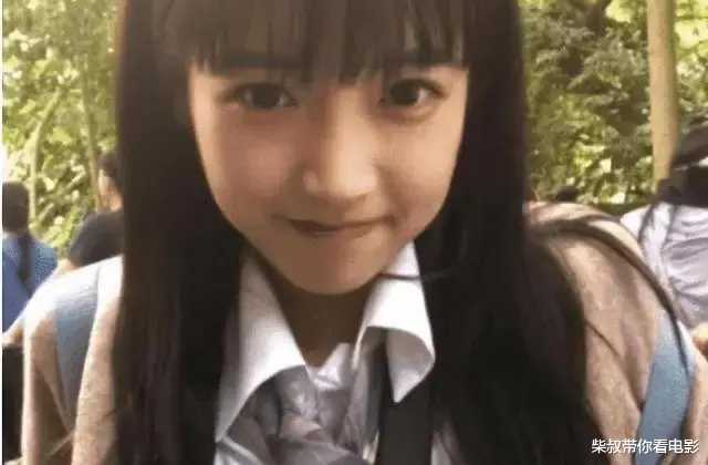 当年的“剪刀手女孩”,富豪许诺等她10年,如今长这样了!