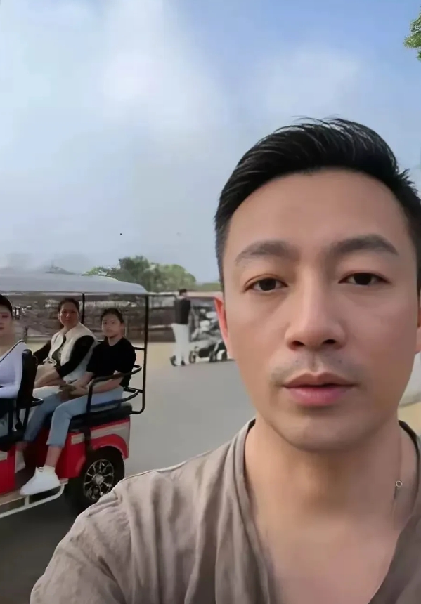 小菲总终于敢大大方方地发出小玥儿的正面照了