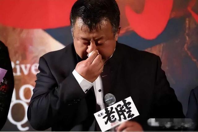 被央视怒批仍不悔改,出门带6个助理30个保镖,网友:你是个啥