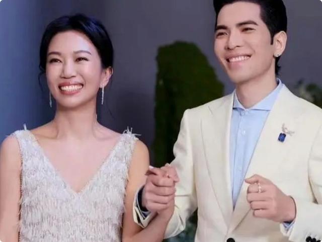 萧敬腾婚礼：小S的腿，贾静雯的肩，徐若瑄的脸，把新娘风头抢了