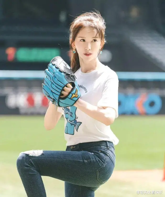 不惧被解约,小S晒与二女儿合照,称是林志玲所生,本人现身认领显高情商