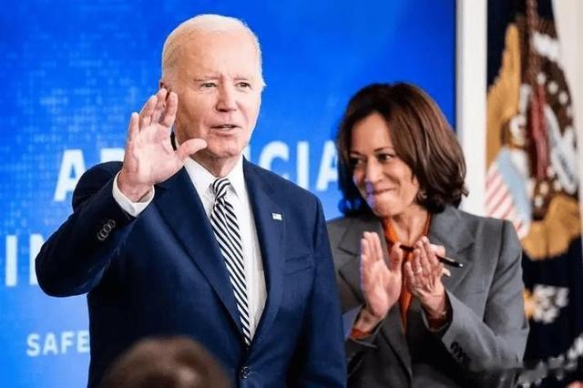 马斯克:“拜登和哈里斯都是傀儡,提词器一坏,傀儡就故障了”!