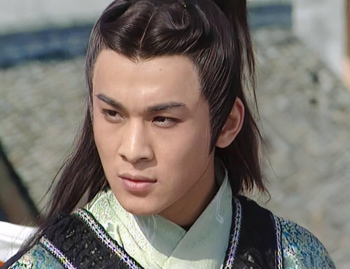 当年看《女驸马》觉得公主还没丫鬟美,后来才知,她自己就是资本