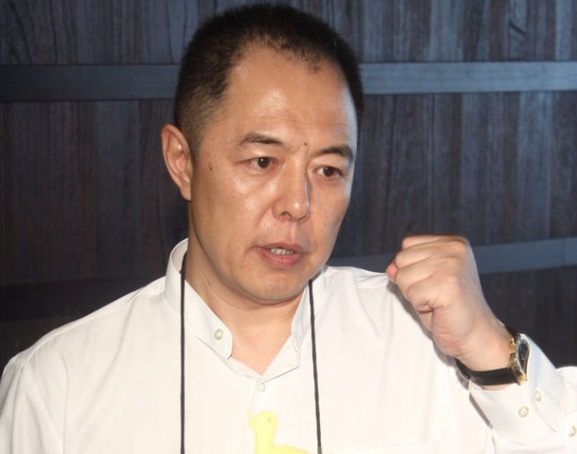 5位老牌明星移居国外现状，入美籍、嫁老外、开豪车，生活太滋润